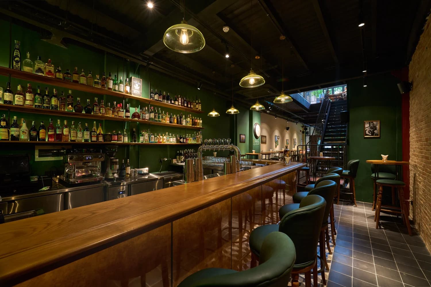 A moment at Éire Eatery & Bar — photograph 10