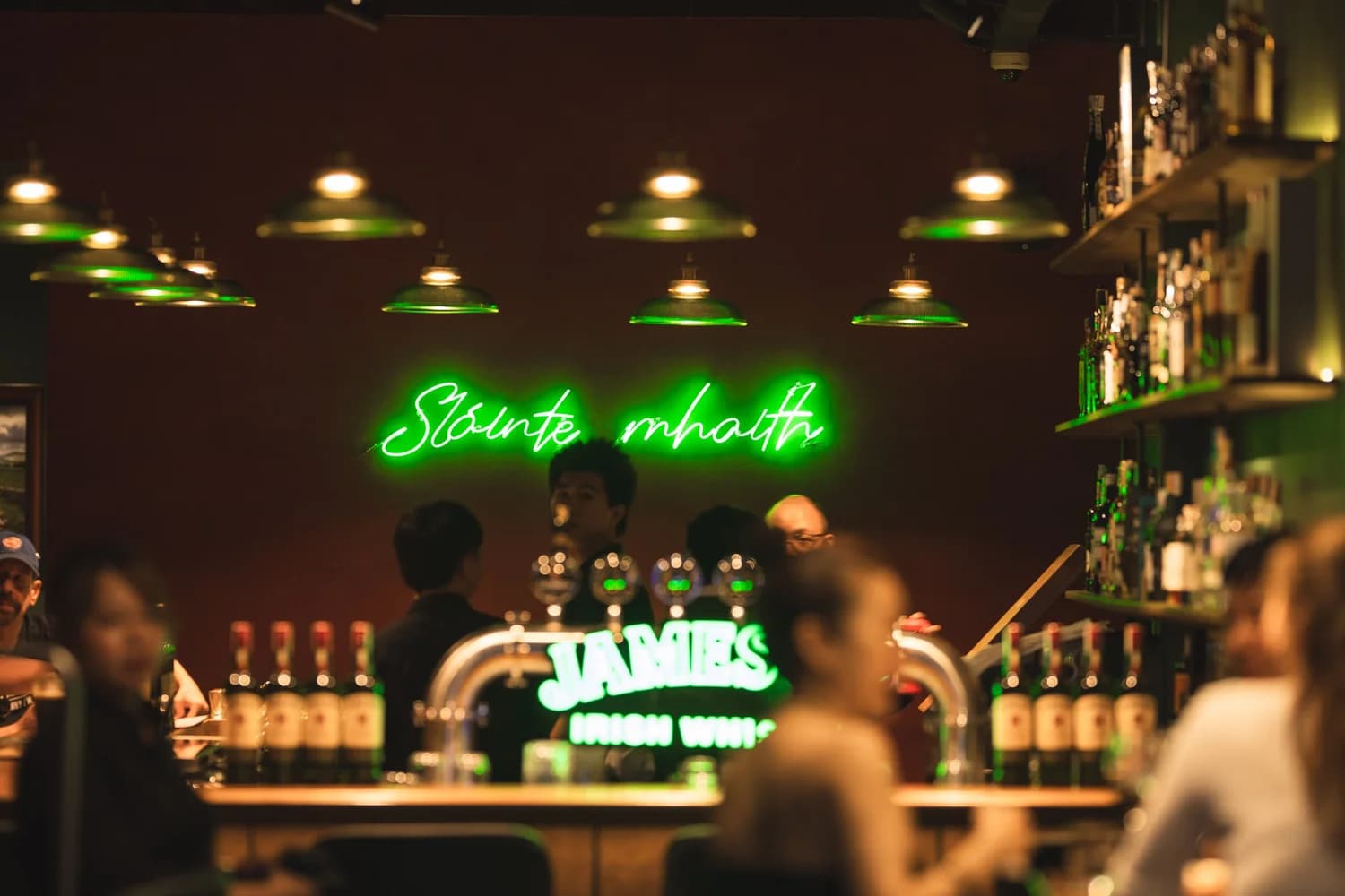 A moment at Éire Eatery & Bar — photograph 07